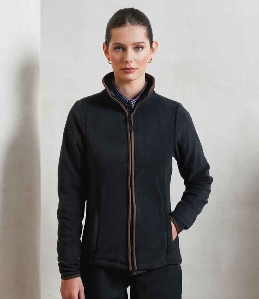 PR824 Black/Brown Model